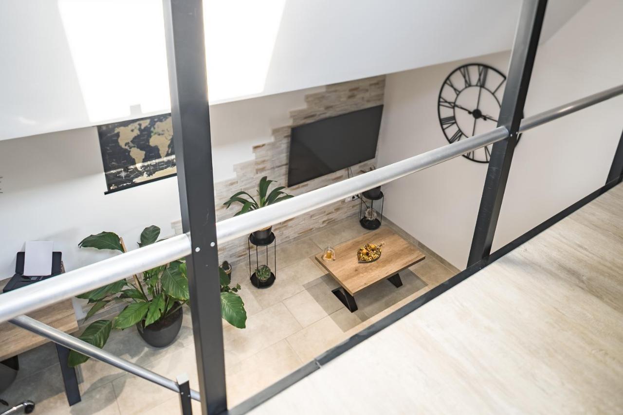Loft Avec Jardin Et Parking Prive Troyes Exterior foto